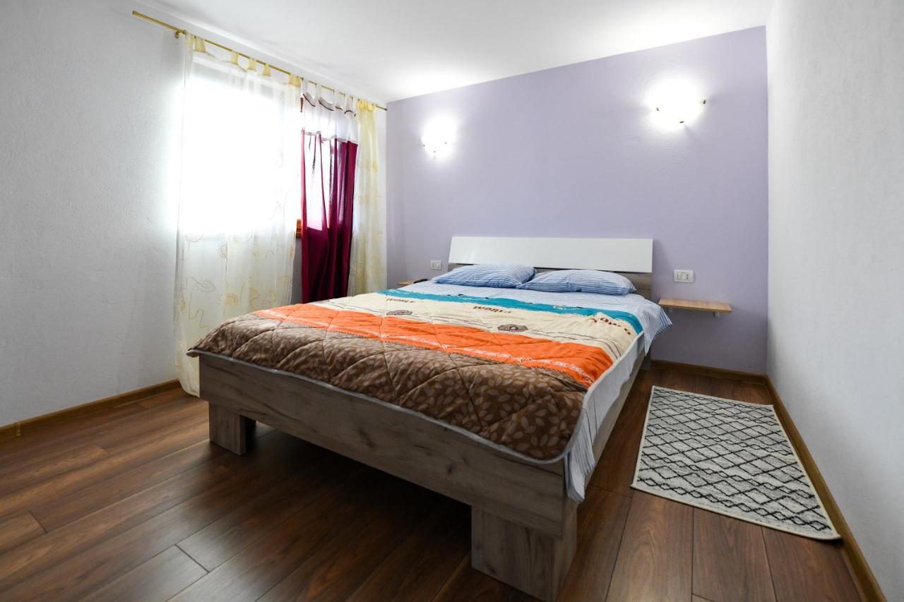 Villa Castellino Тыргу-Окна Экстерьер фото