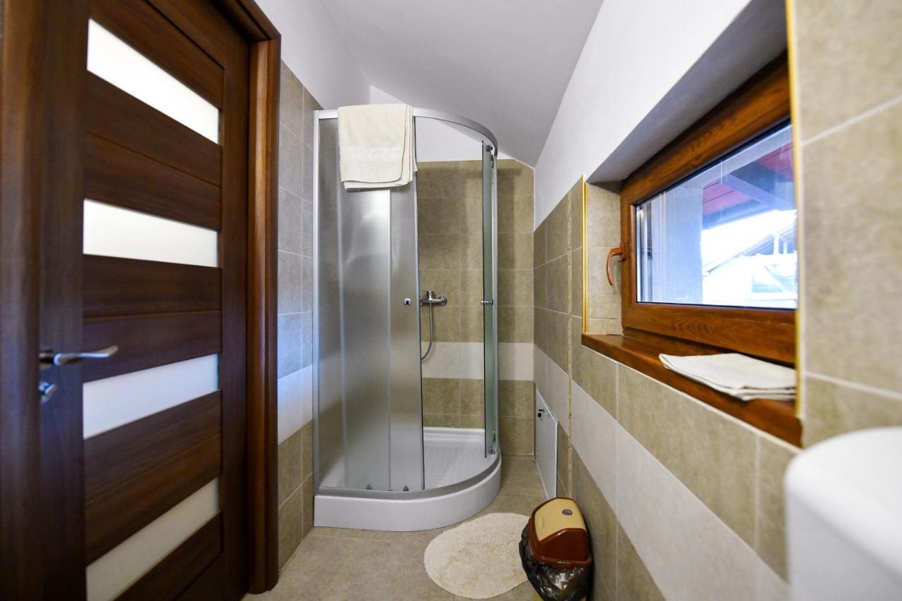 Villa Castellino Тыргу-Окна Экстерьер фото